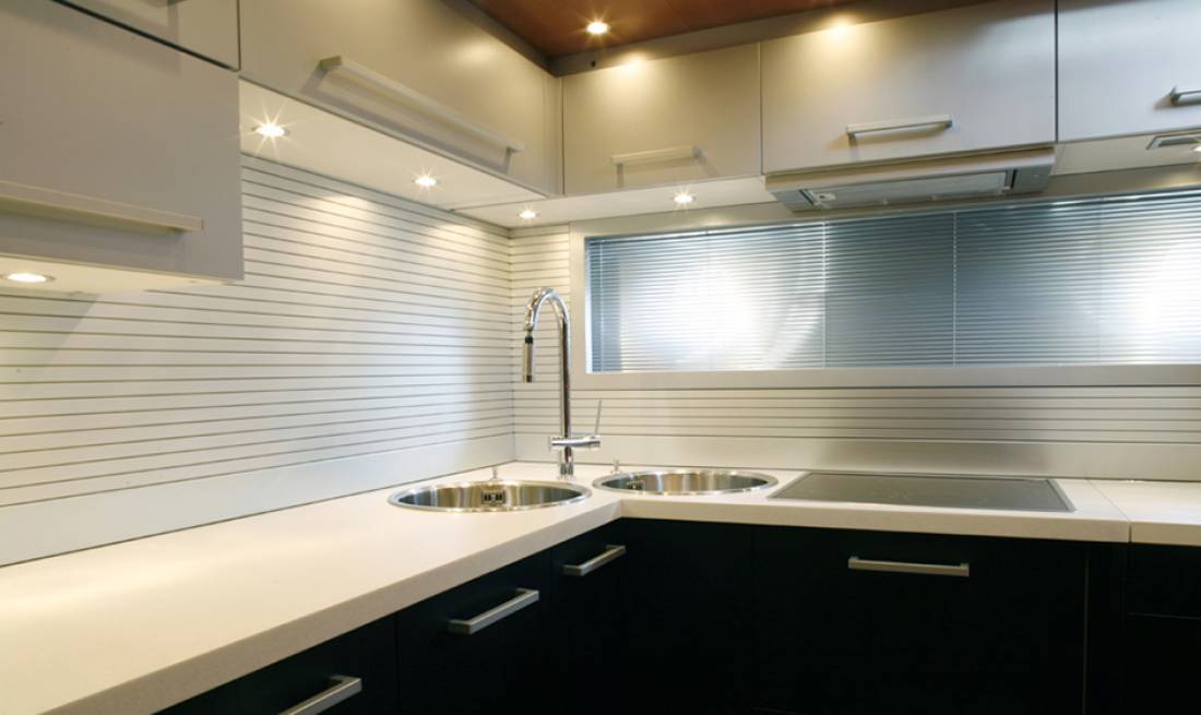 Yachts - Motor Yacht