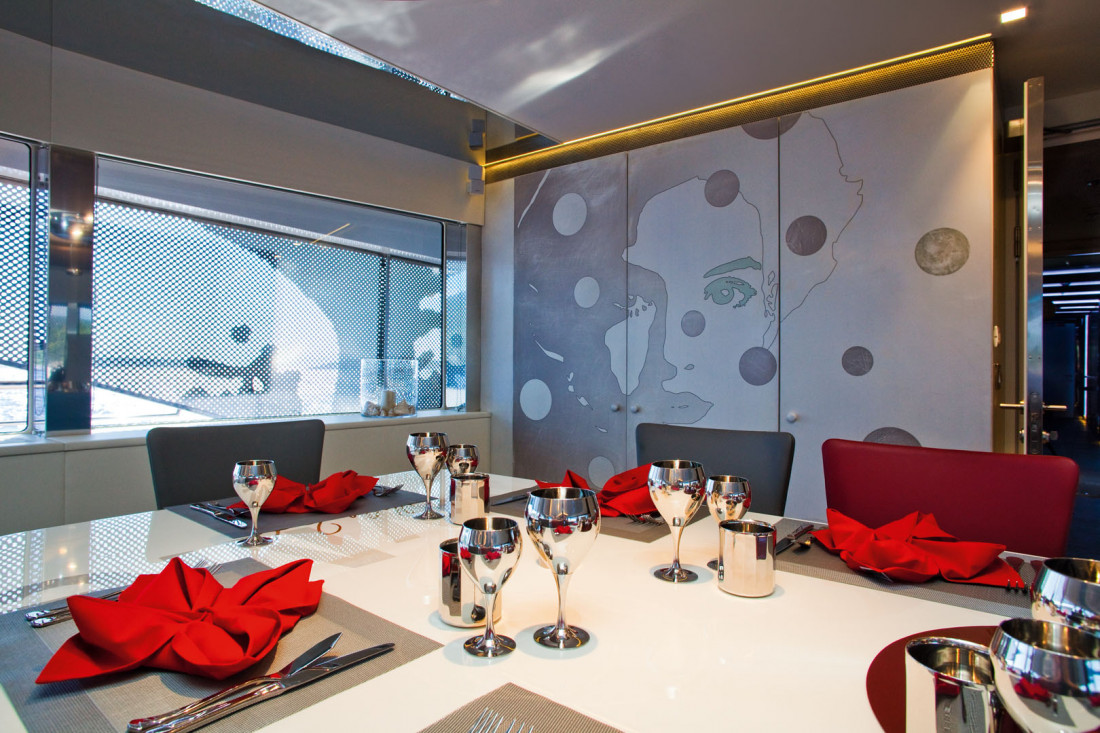 Yachts - Motor Yacht