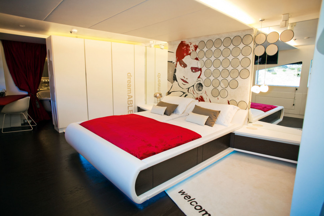 Yachts - Motor Yacht